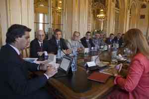 Capitanich reunido con representantes de la Linea Blanca